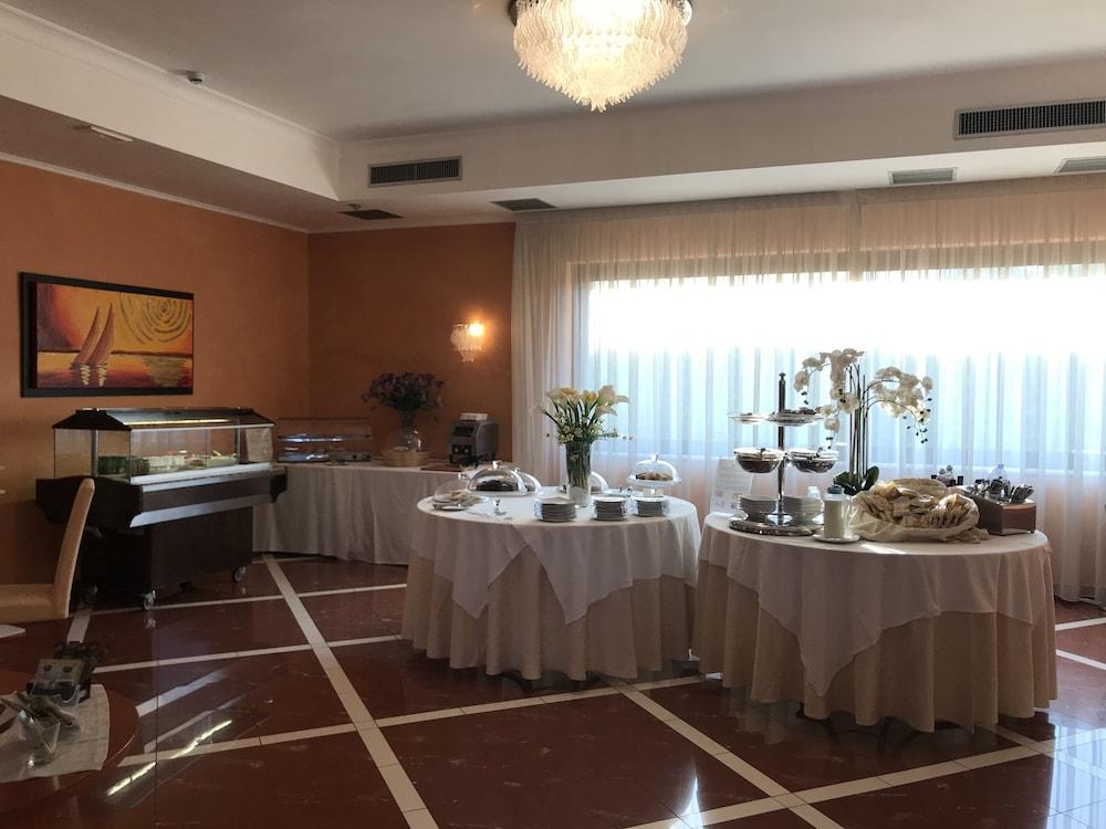 Gullo Hotel Acconia Екстериор снимка