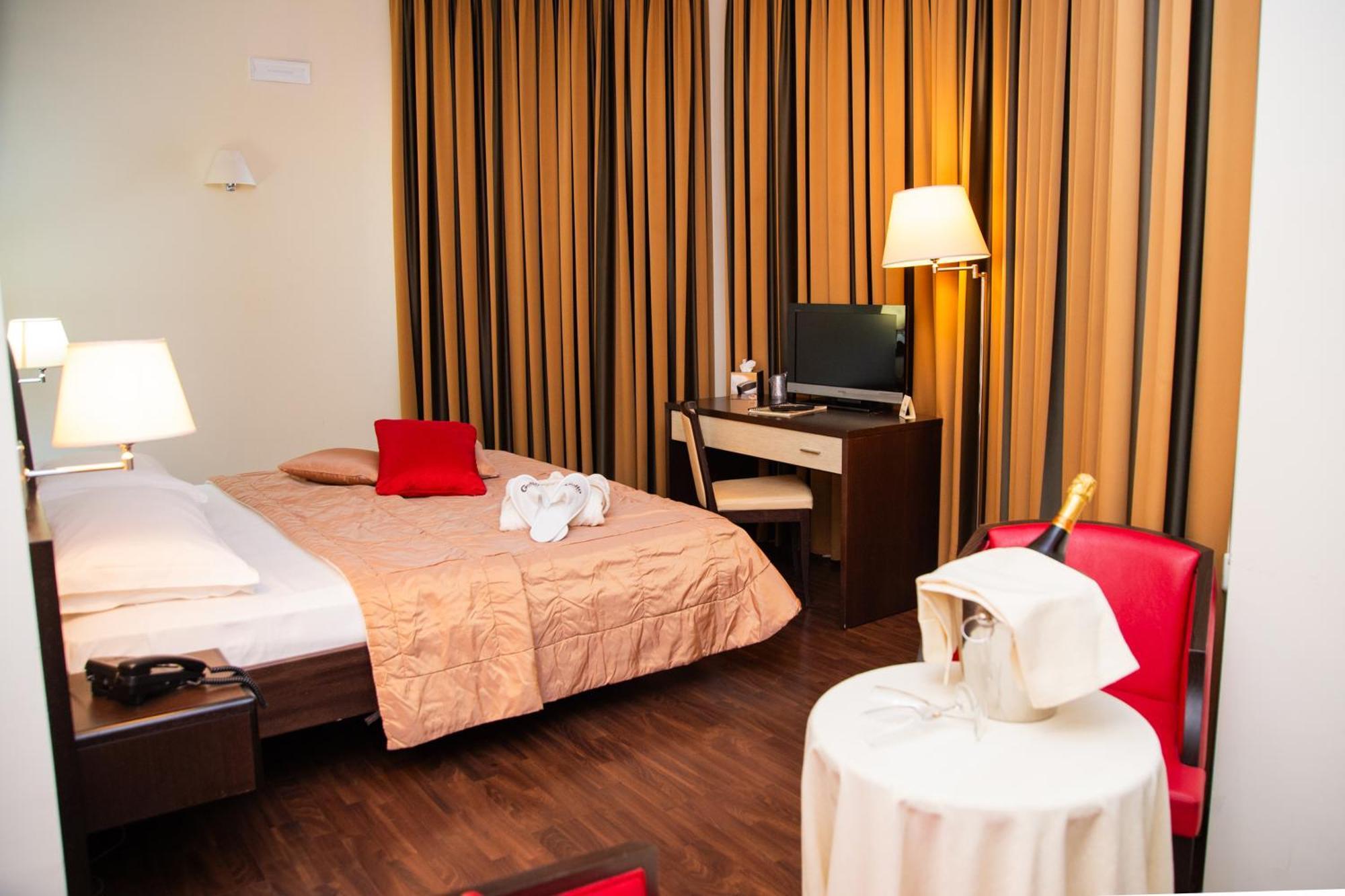 Gullo Hotel Acconia Екстериор снимка