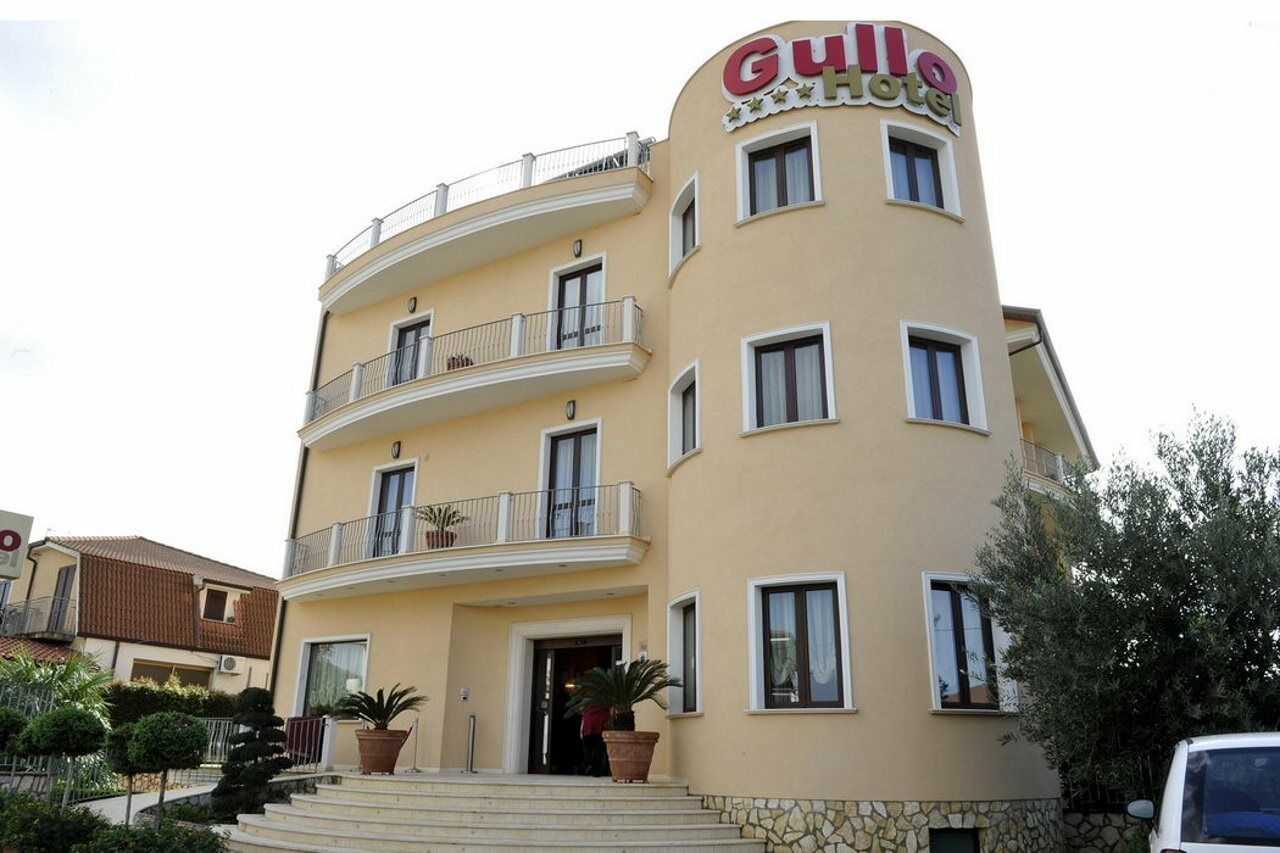 Gullo Hotel Acconia Екстериор снимка